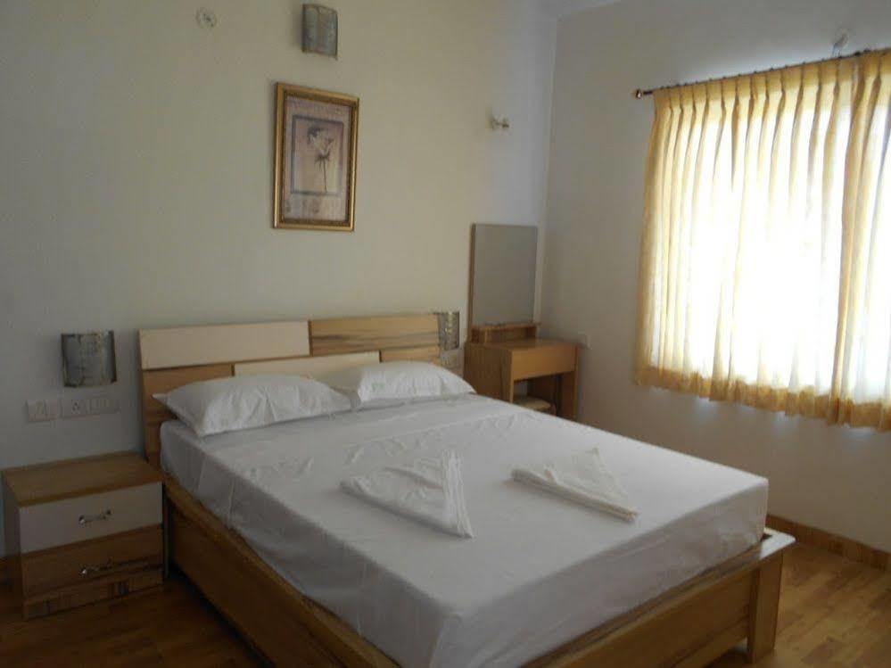 Hotel Oyo 24200 Bahri Beautiful Country Ayyampālaiyam Exterior foto