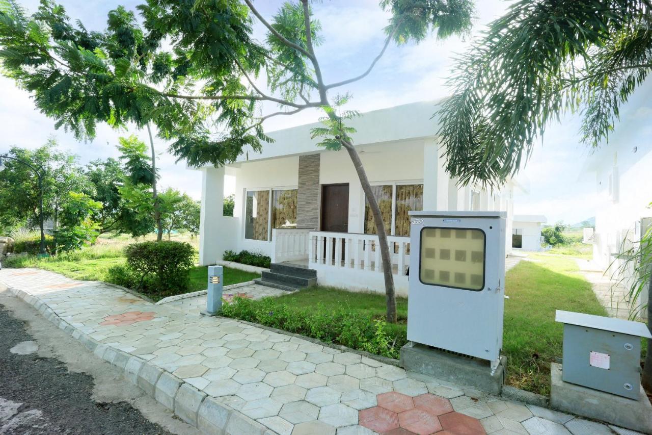 Hotel Oyo 24200 Bahri Beautiful Country Ayyampālaiyam Exterior foto